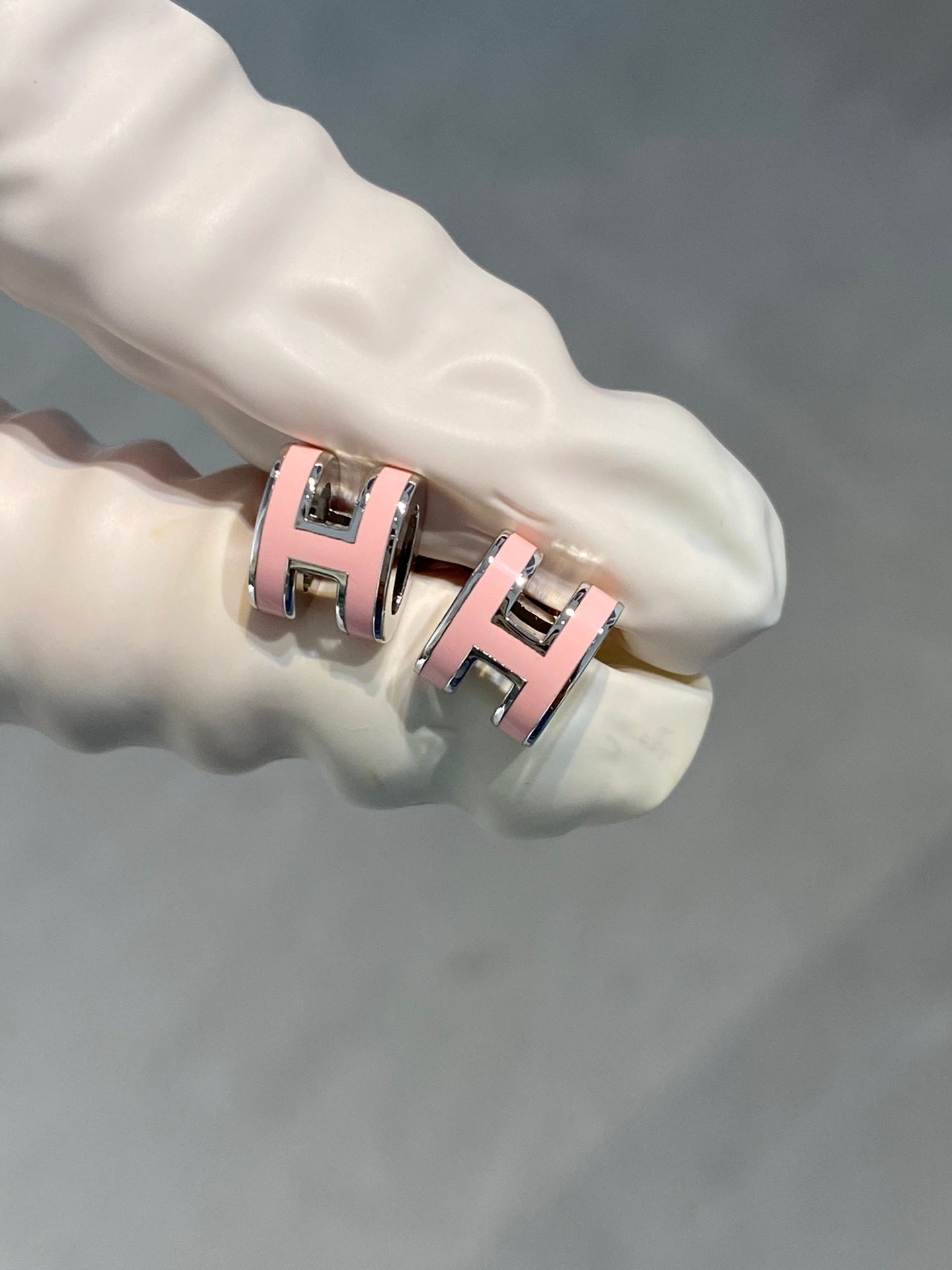 [Crown & Jewelry]MINI POP H SILVER EARRINGS PINK