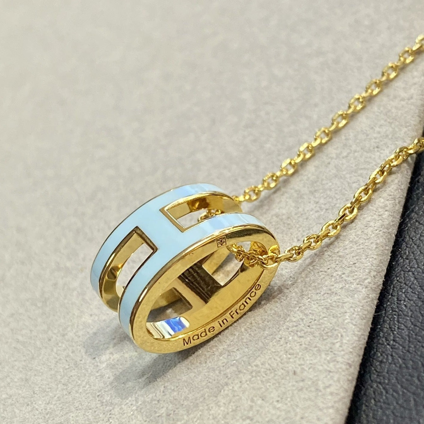 [Crown & Jewelry]POP H LIGHT BLUE NECKLACE