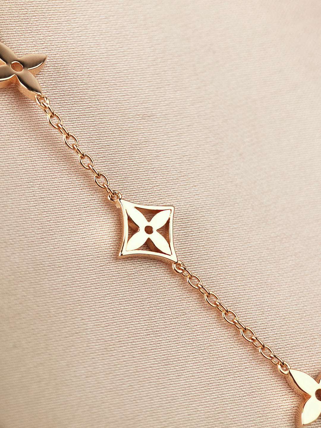 [Crown & Jewelry]STAR AND SUN 7 MOTIFS GOLD BRACELET