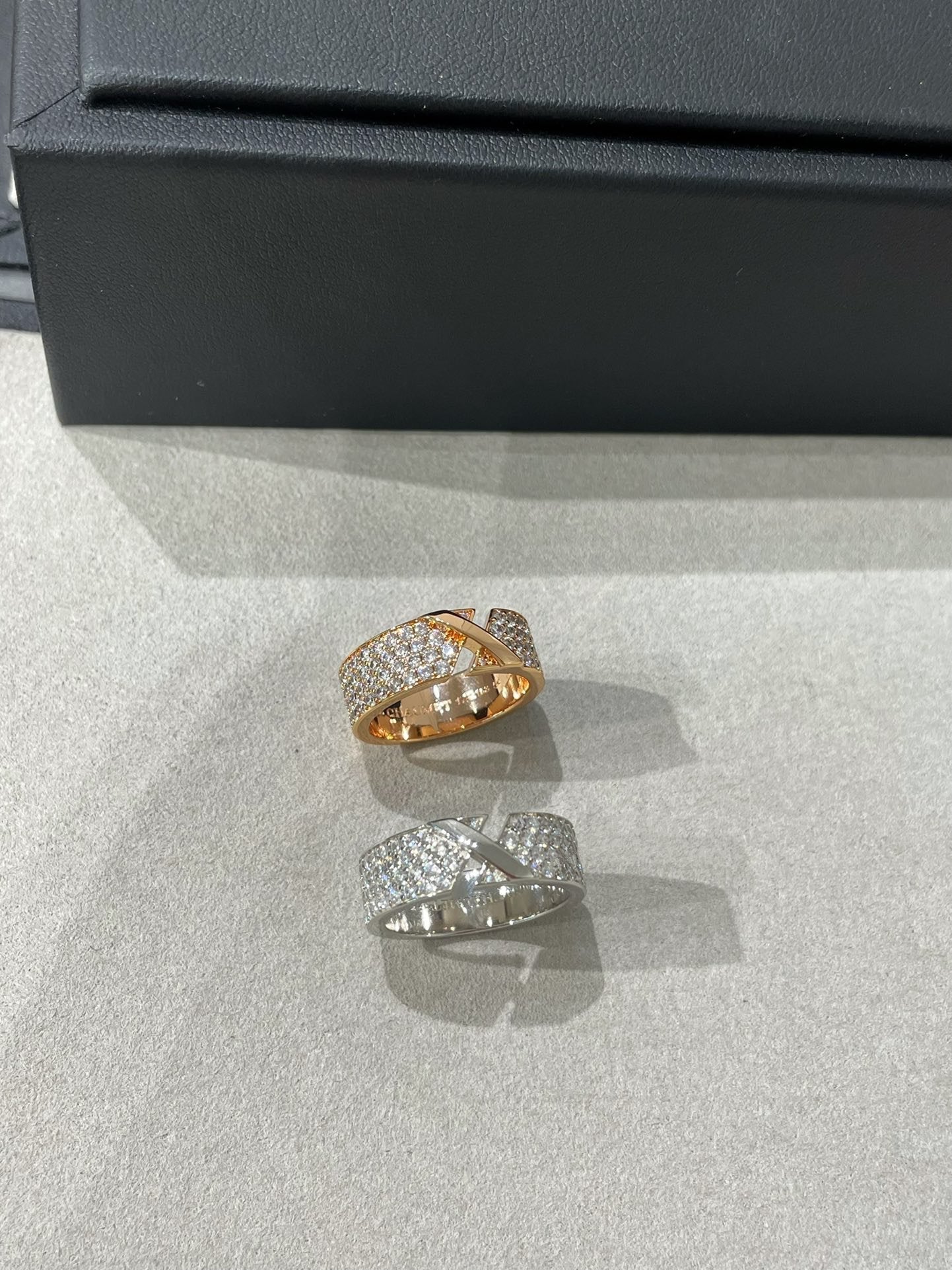 [Crown & Jewelry]LIENS EVIDENCE  DIAMOND PAVED RING