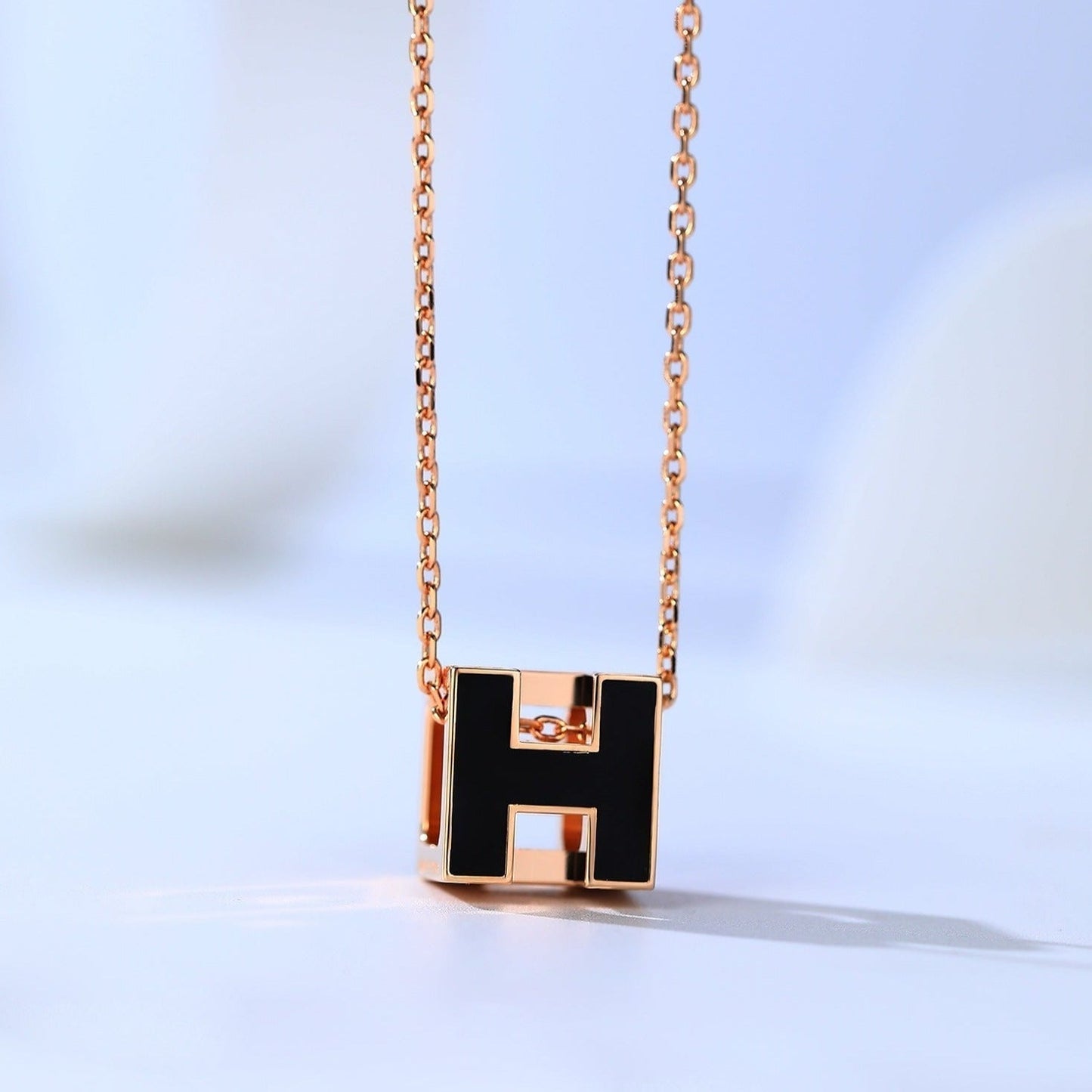 [Crown & Jewelry]H CAGE PINK GOLD NECKLACE