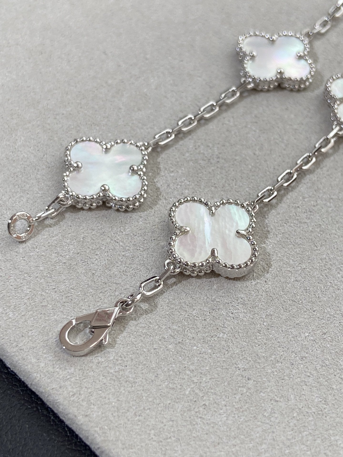 [Crown & Jewelry]CLOVER SILVER MOP 5 MOTIF BRACELET