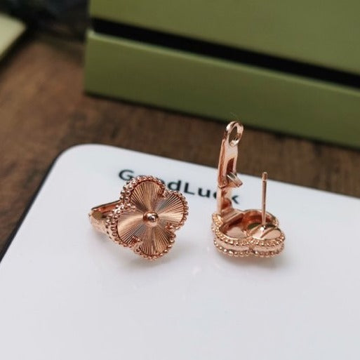 [Crown & Jewelry]CLOVER MEDIUM STUD EARRINGS