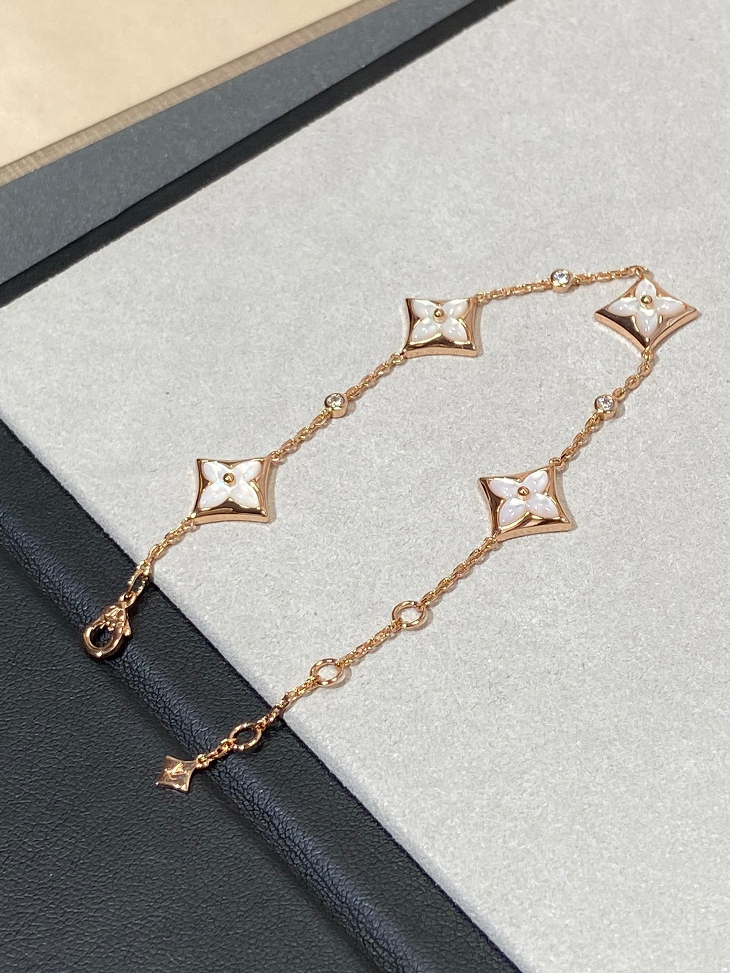 [Crown & Jewelry]STAR 4 MOTIF MOP DIAMOND PINK GOLD BRACELET