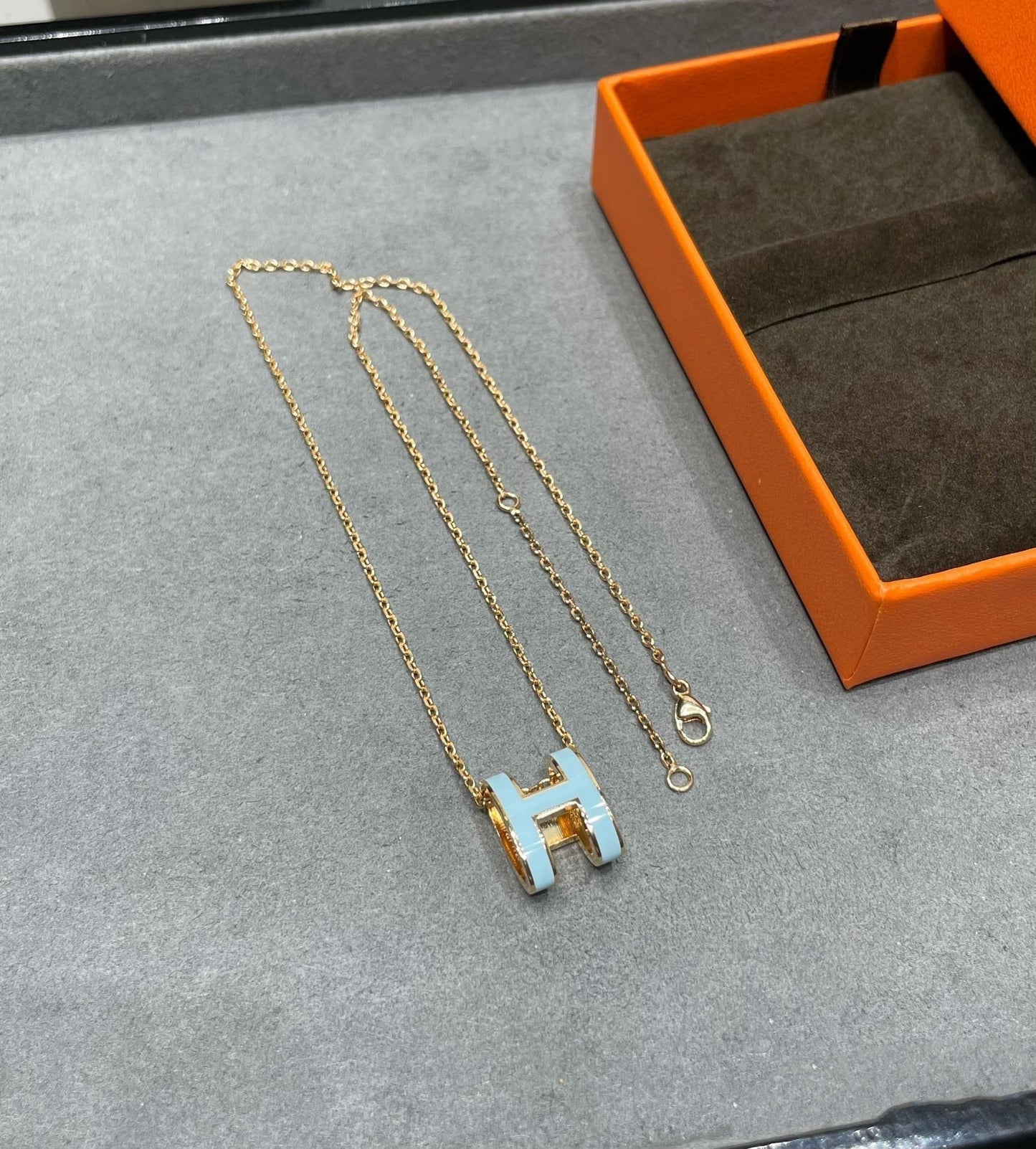 [Crown & Jewelry]POP H SKY BLUE NECKLACE