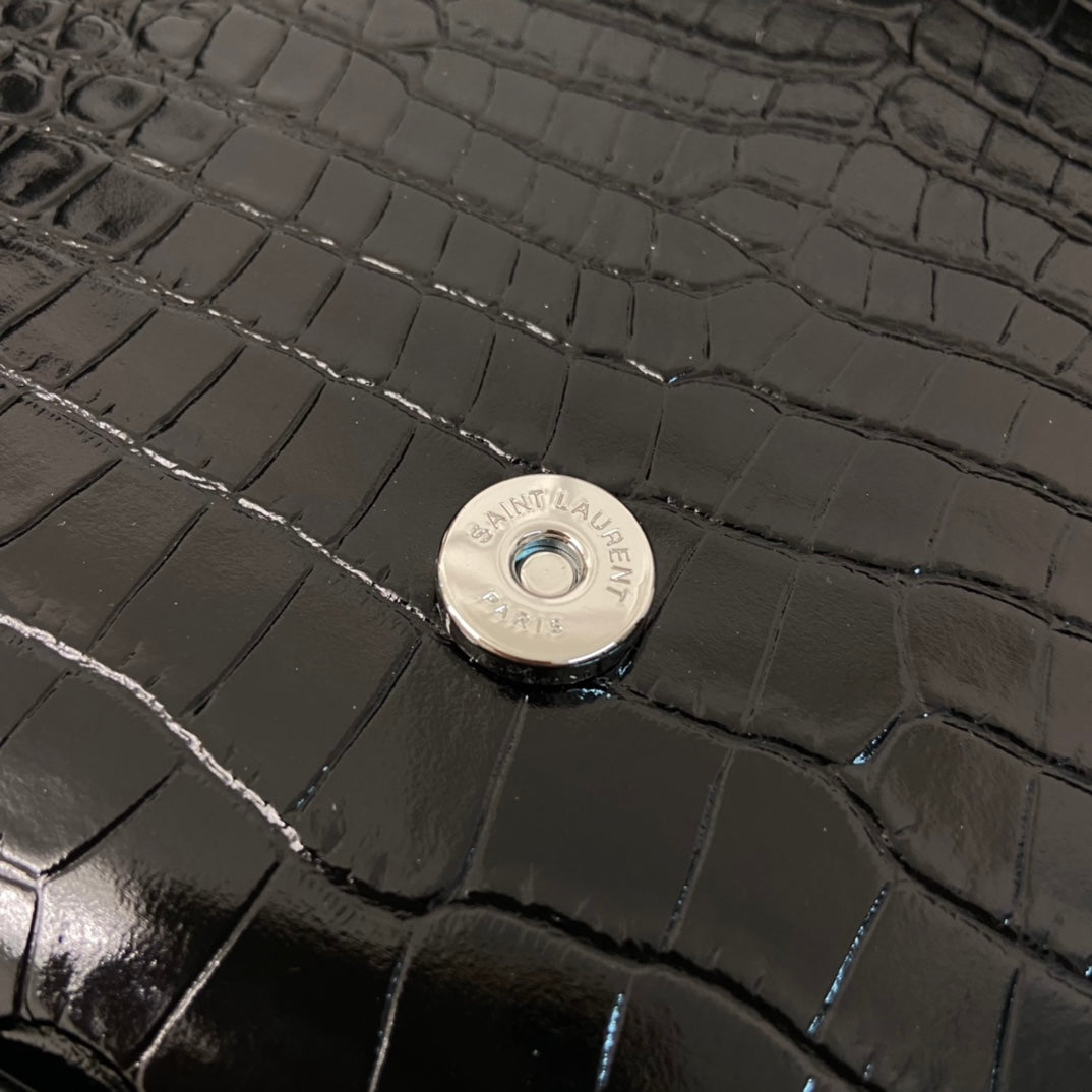 KATE TASSEL 24 CROCODILE PATTERN CALFSKIN BLACK WITH SILVER LOGO