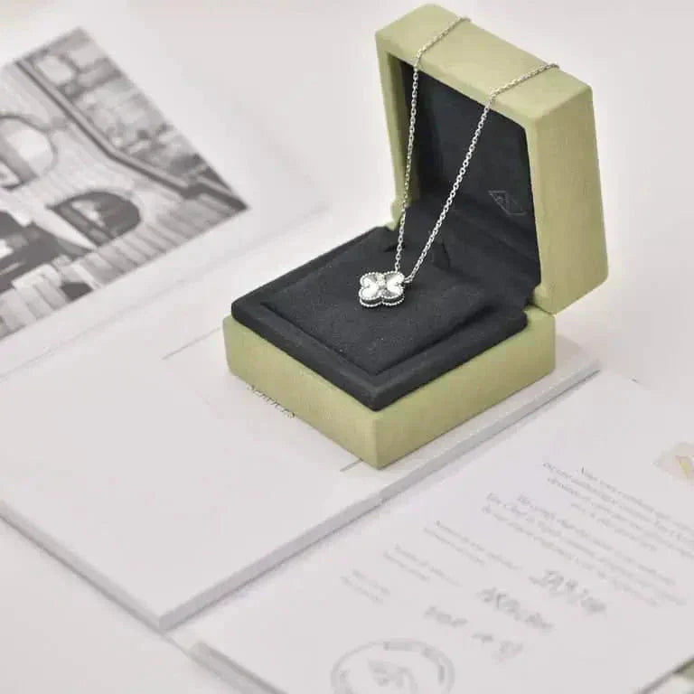 [Crown & Jewelry]CLOVER  15MM DIAMOND LASER NECKLACE SILVER