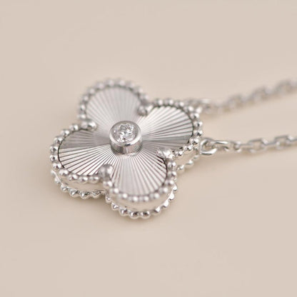 [Crown & Jewelry]CLOVER  15MM DIAMOND LASER NECKLACE SILVER