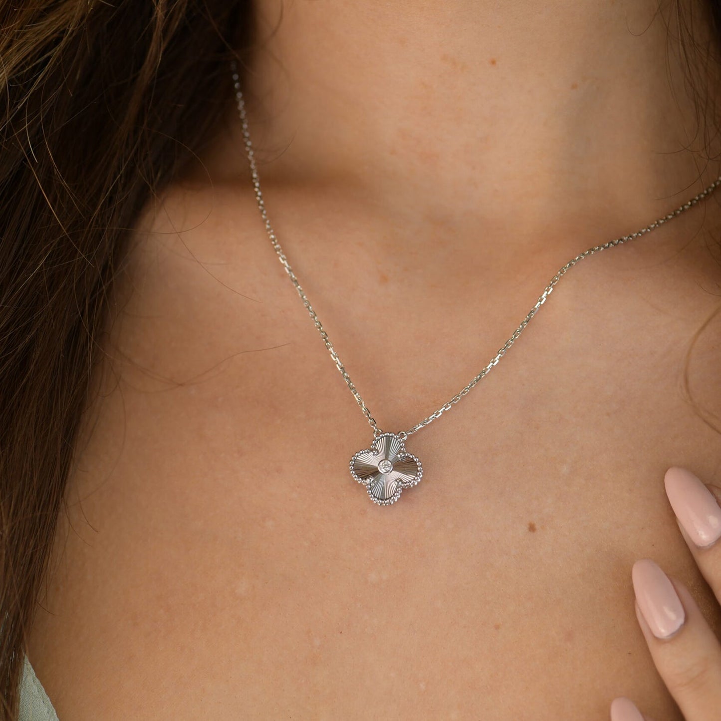 [Crown & Jewelry]CLOVER  15MM DIAMOND LASER NECKLACE SILVER