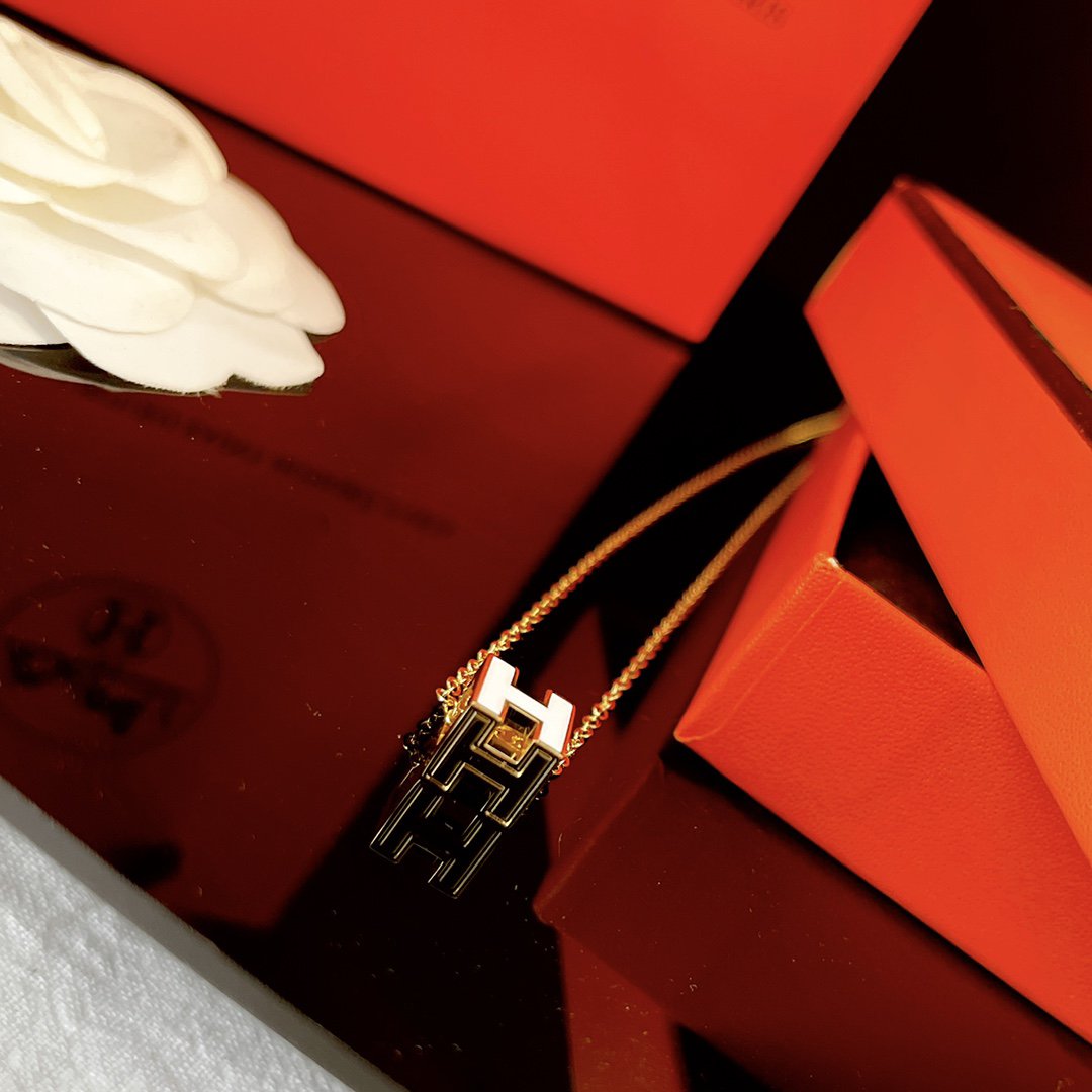 [Crown & Jewelry]H WHITE SQUARE GOLD NECKLACE