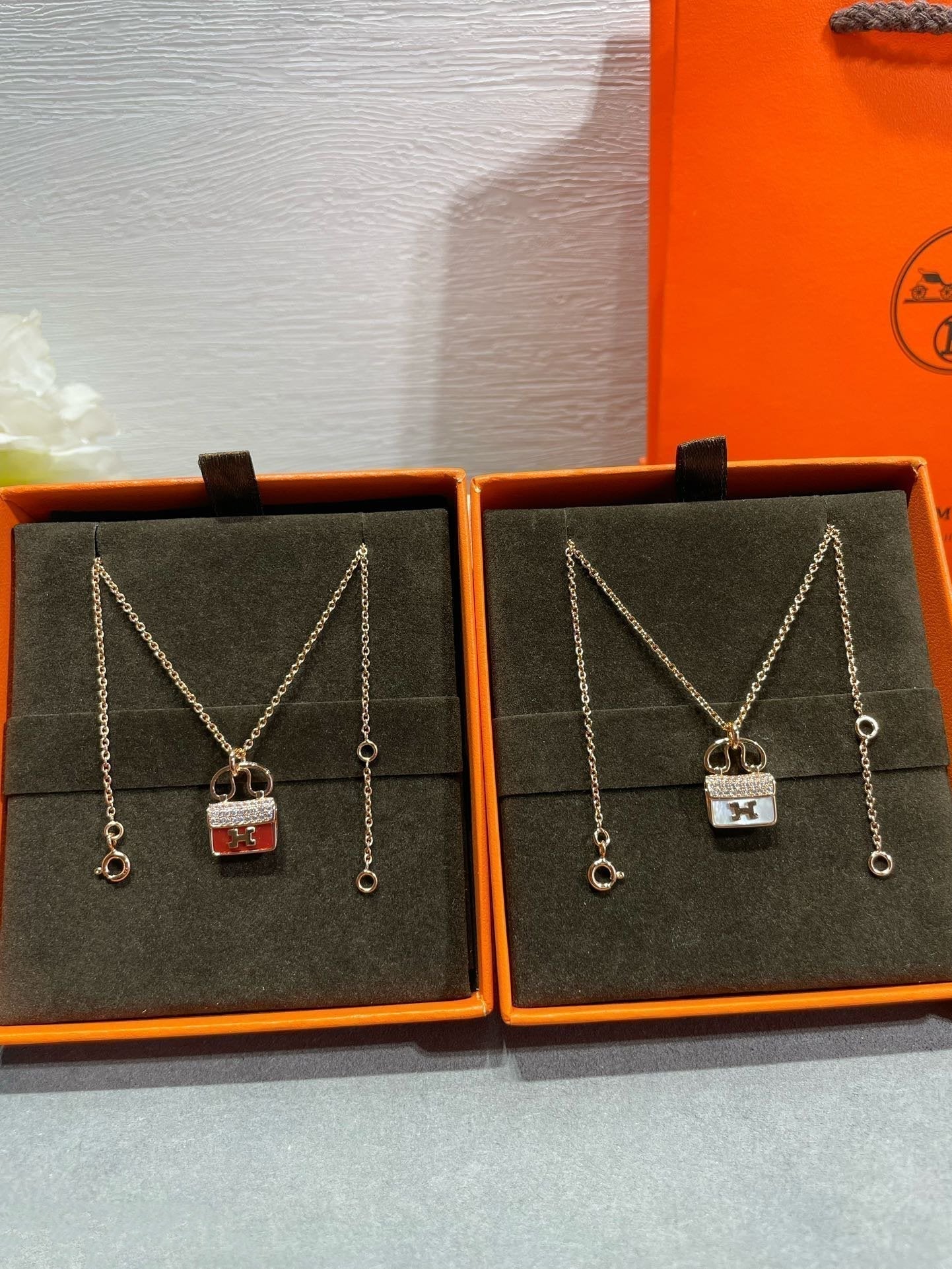 [Crown & Jewelry]H CIRCE MOISSANITE PENDANT NECKLACE GOLD