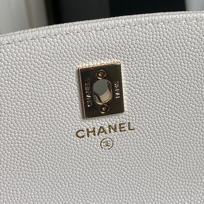 25C FLAP BAG 18 IN WHITE SHINY GRAINED CALFSKIN GOLD HARDWARE