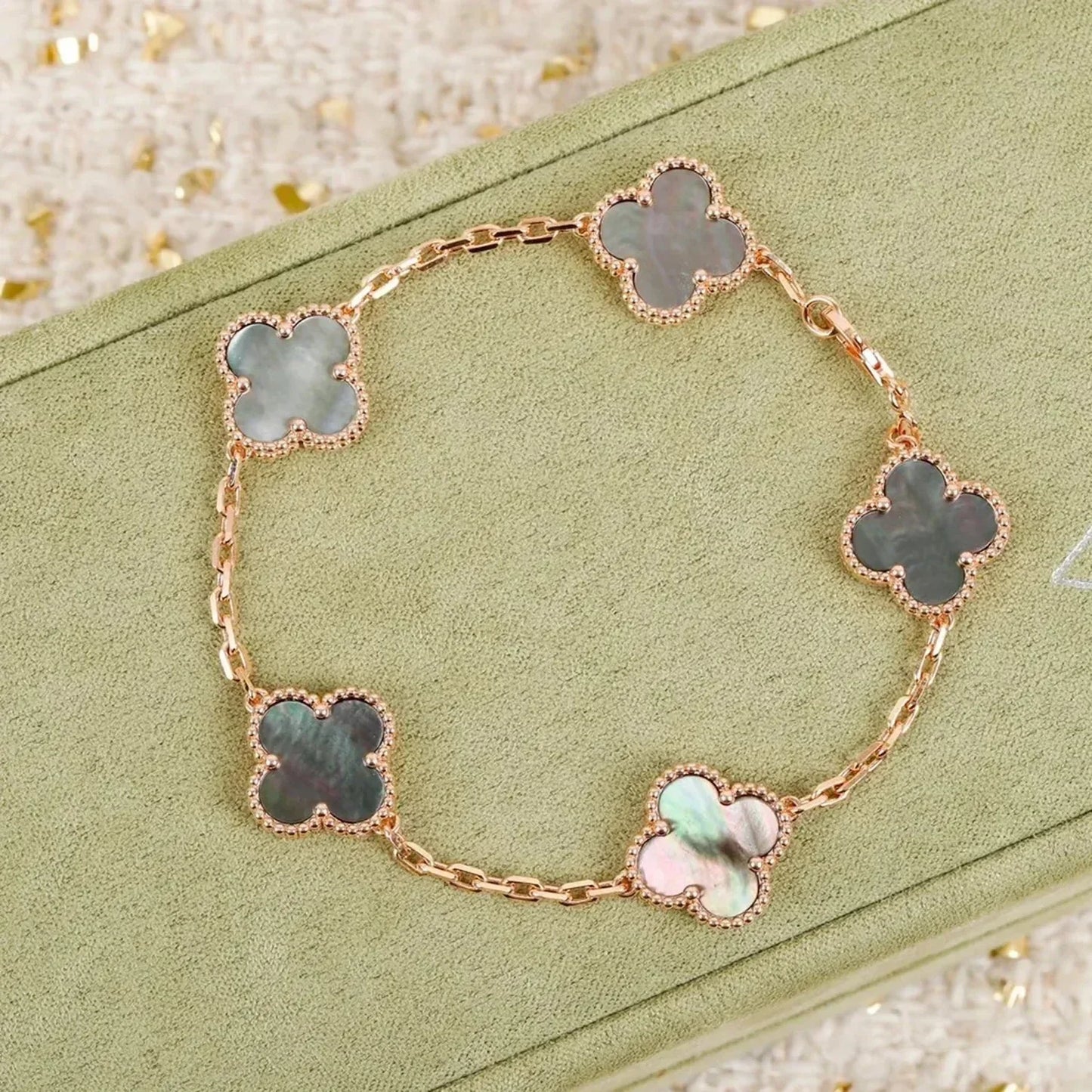 [Crown & Jewelry]CLOVER 5 MOTIF GRAY MOP  BRACELET